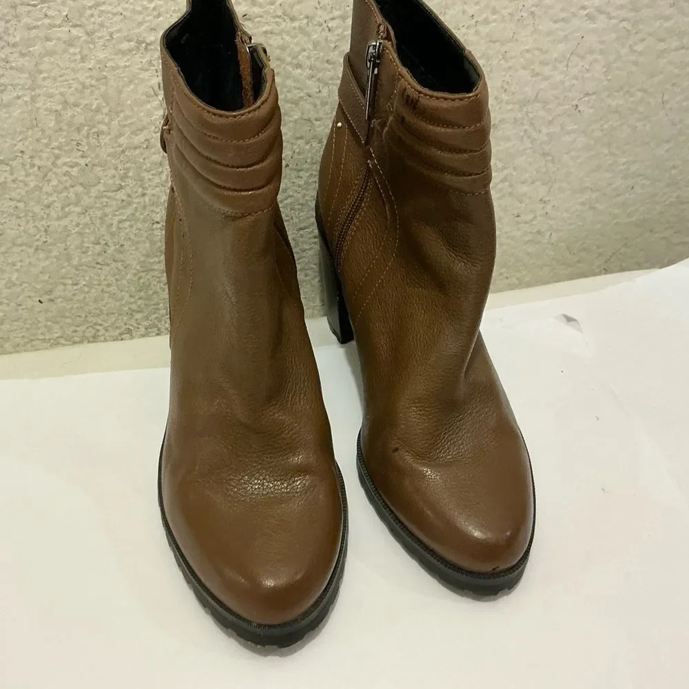 H by Halston Ciara Leather Block Heel Booties  Brown  Side Zip Ankle Size 7.5 M